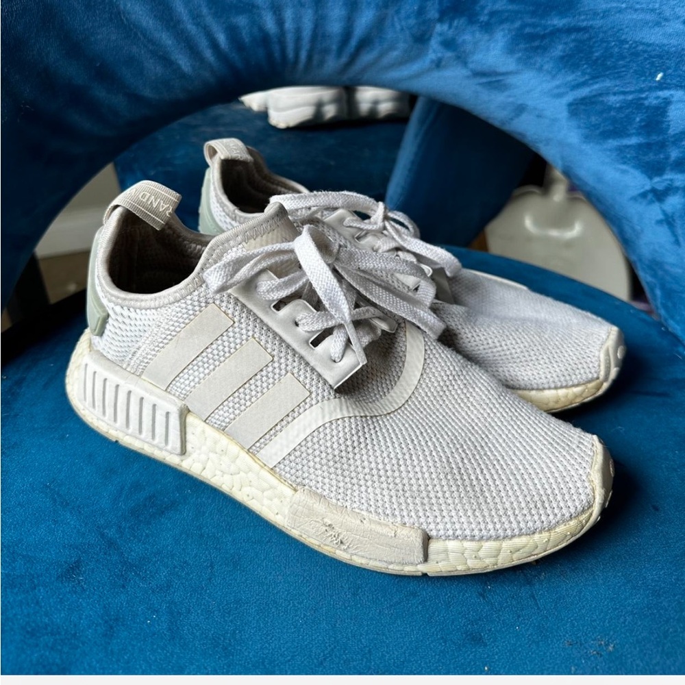 White adidas nmd r1 sneakers | size women’s 6.5